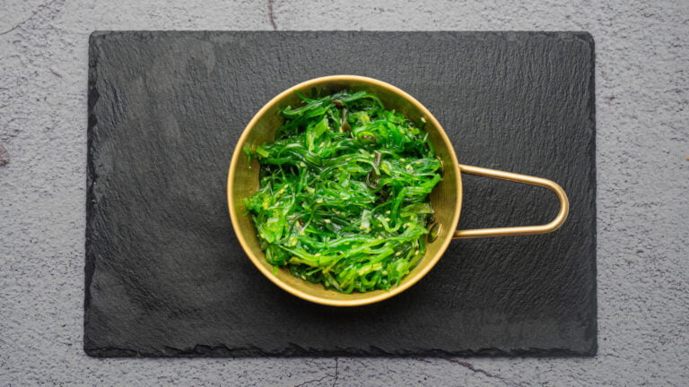 S7. Tangsalat <img style="width:30px" src="https://nikkisushi.dk/wp-content/uploads/2024/01/vegetarian-check-mark.svg">